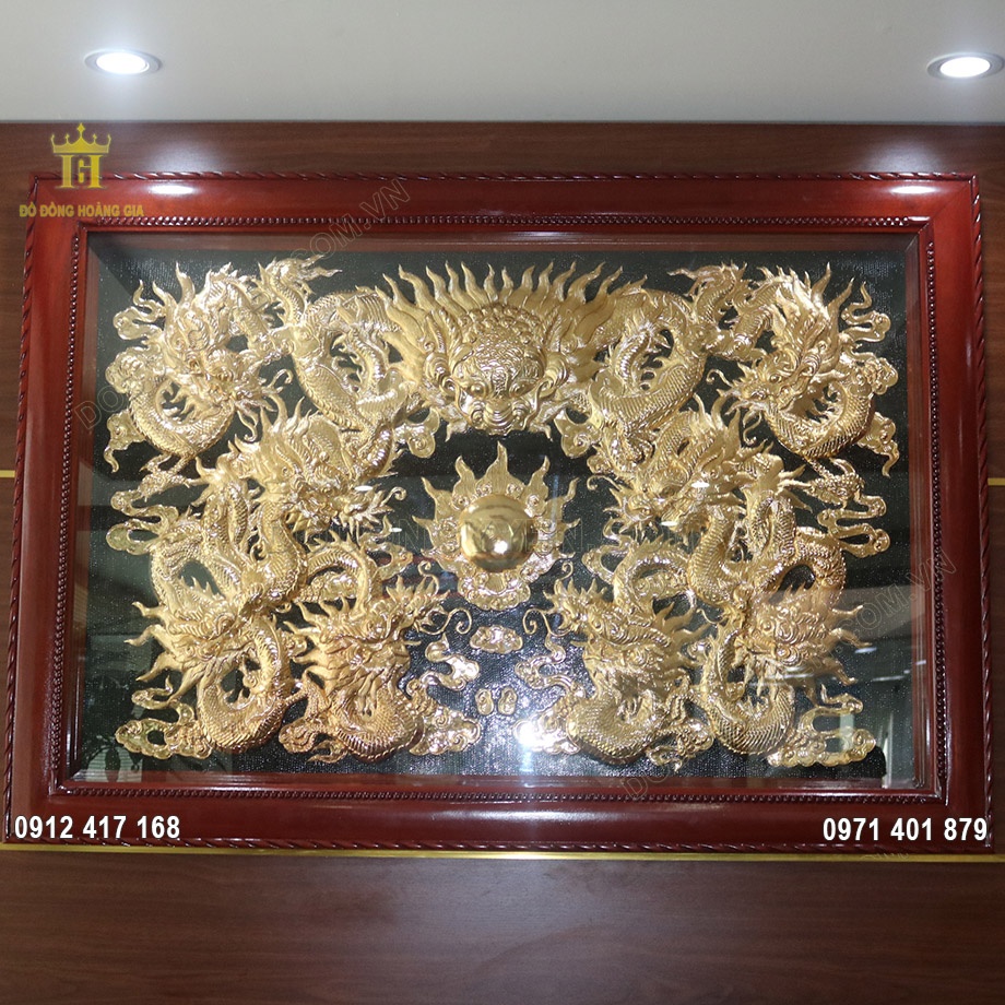Vật phẩm được treo tại ph&ograve;ng l&agrave;m việc